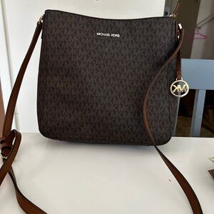 Michael kors jet set travel messenger crossbody shoulder bag signature